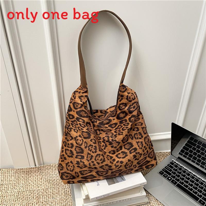 Modern Tote Bag With Special Material Large Capacity For Daily Commute And Street Style