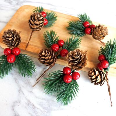 10 Piezas Decoración Floral Artificial Piña de Navidad Piña DIY Adorno Navideño para el Hogar Baya Roja Navideña Decoración de Caja de Regalo de Navidad