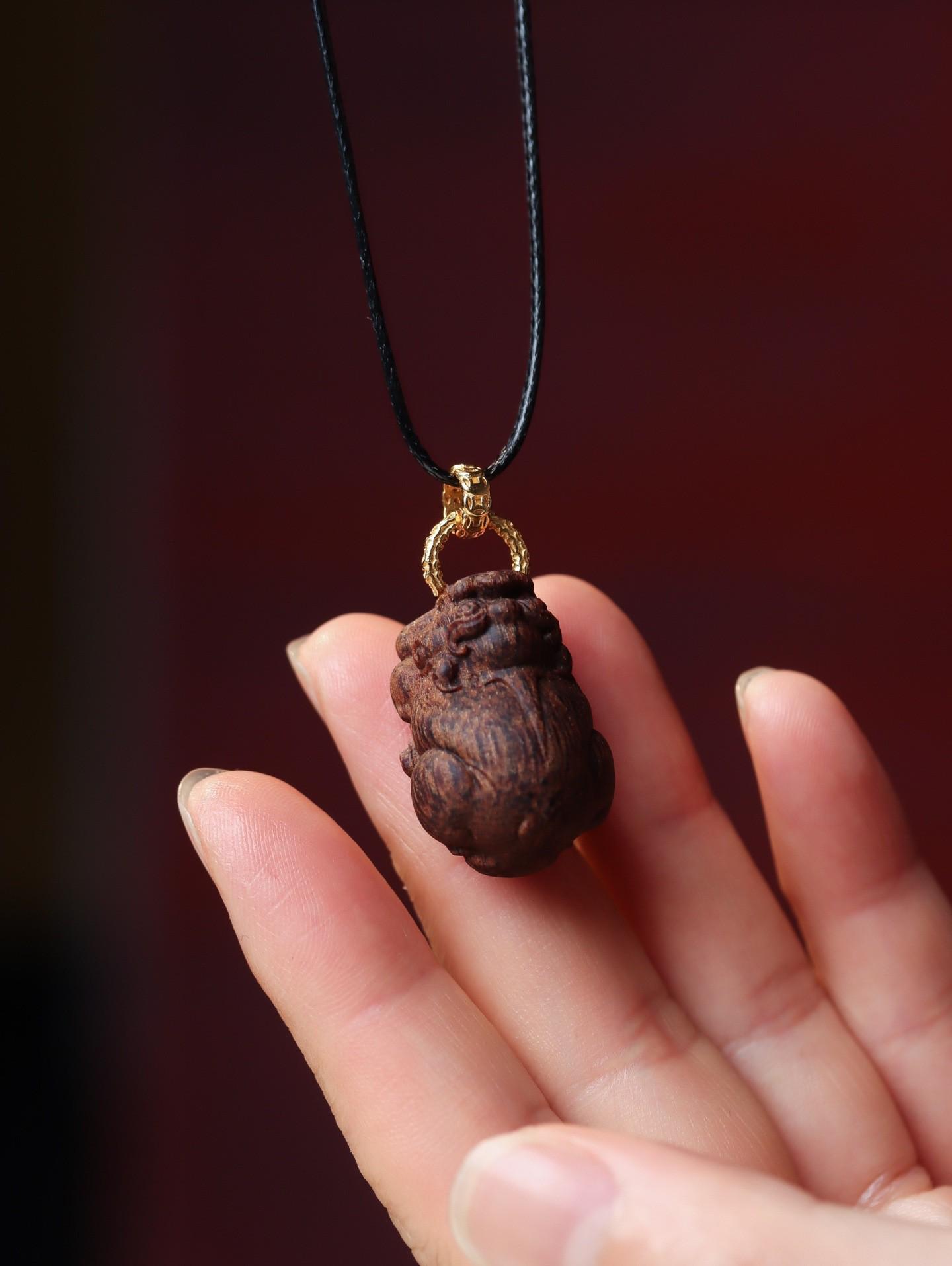 Brunei Agarwood Four-Leaf Clover Pendant Necklace - Women s Jewelry, Peace Buckle, Genuine Black Qi, Multi-Size Options