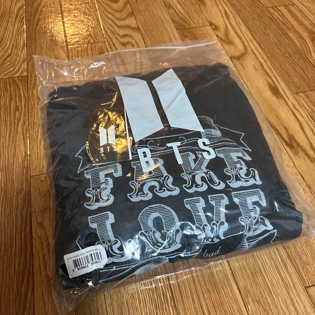 [USED] BTS FAKE LOVE Hoodie Sweatshirt, Size L