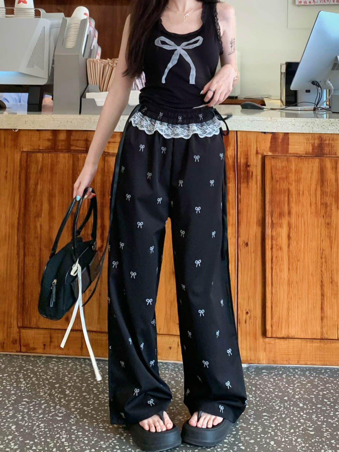 

Сладкие и пикантные брюки с кружевной вставкой пэчворк и бантом - женские летние свободные брюки с широкими штанинами и эластичной талией. Double Extra Large чёрный