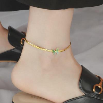 Bracelet de cheville papillon vert rétro de haute qualité en acier titane plaqué or 18 carats – Design tendance et élégant pour femme