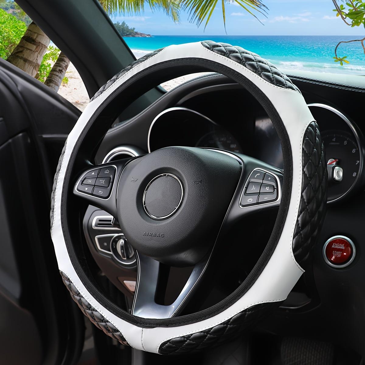 

Чехол на руль из мягкой искусственной кожи SoftTouch Luxury - превосходный комфортный захват, вышитый дизайн, универсальная посадка для рулевых колес размером 14,5-15 дюймов