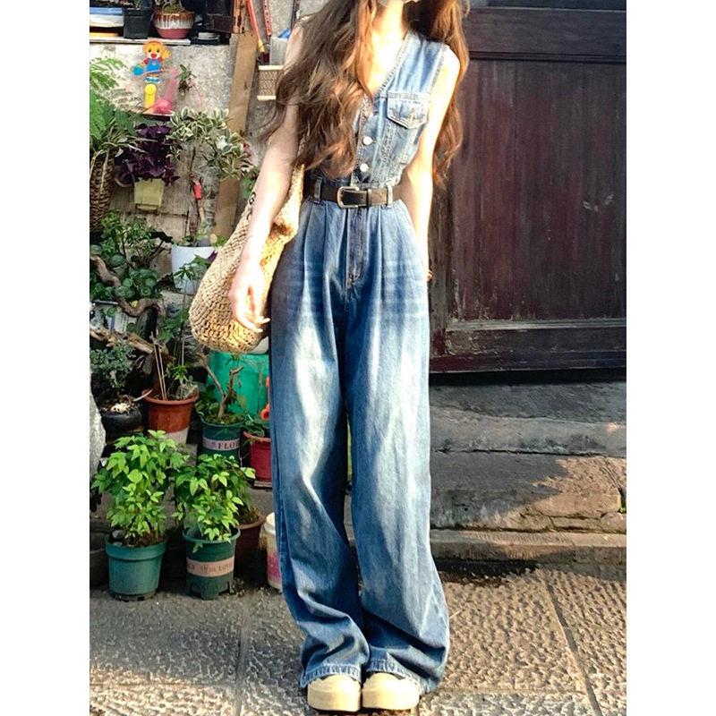 

Hong Kong Retro High-End Sleeveless Denim V-Neck Jumpsuit - Early Spring Fashionable Slim-Fit Wide-Leg Street Style. S