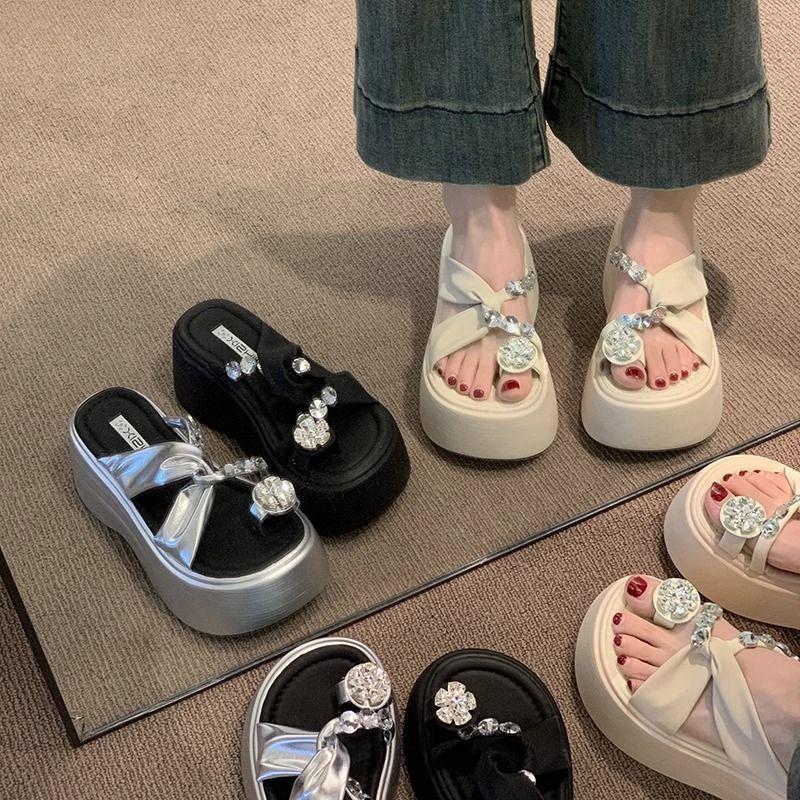 Small height-increasing cool slippers for women's summer wear, new models with skirts, beautiful sets of toe rhinestone platform sandals