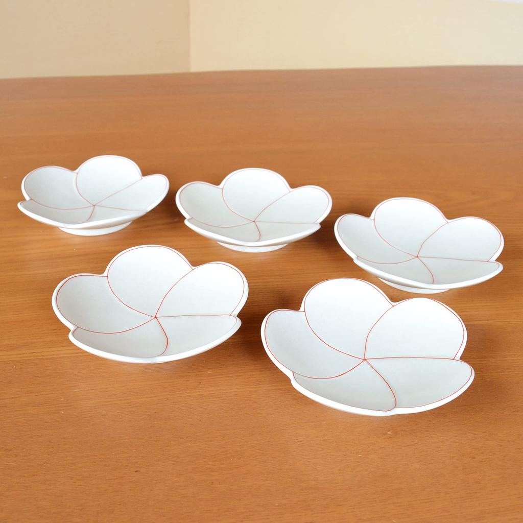 Neujahr mittel Japanisch Japanisch Glück Arita Geschenkbox enthalten Geschirr, Teller, Teller, 12cm, Geschirr, Anhänger, pflaumenförmiger Teller, Keramik, Koume,