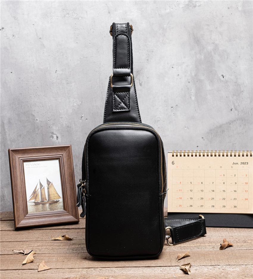 Men's New Bag, Men's Casual and Fashionable Chest, Leather Top Layer, Crossbody, Korean Style Trendy Bag, Retro Style