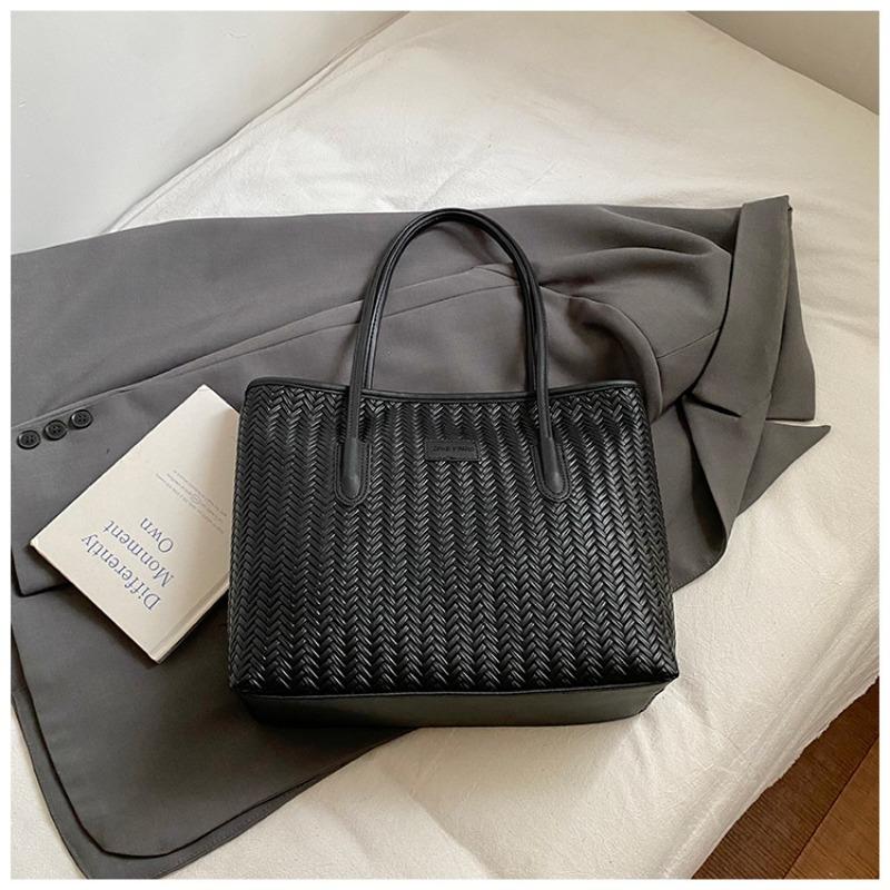 A Large-capacity Stylish Single-shoulder Bag for Summer A High-quality Tote Bag for Commuting To School