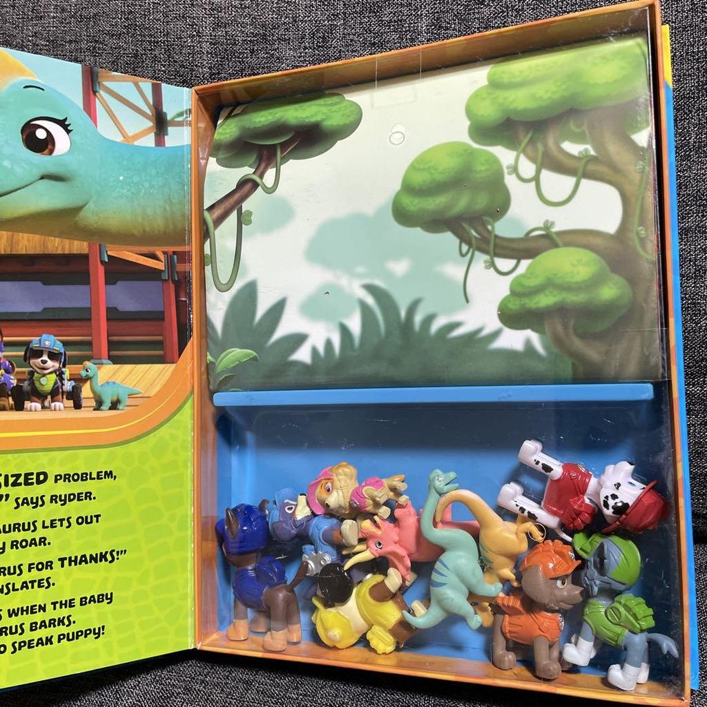 [USED] Paw Patrol My Busy Book with 10 Figures