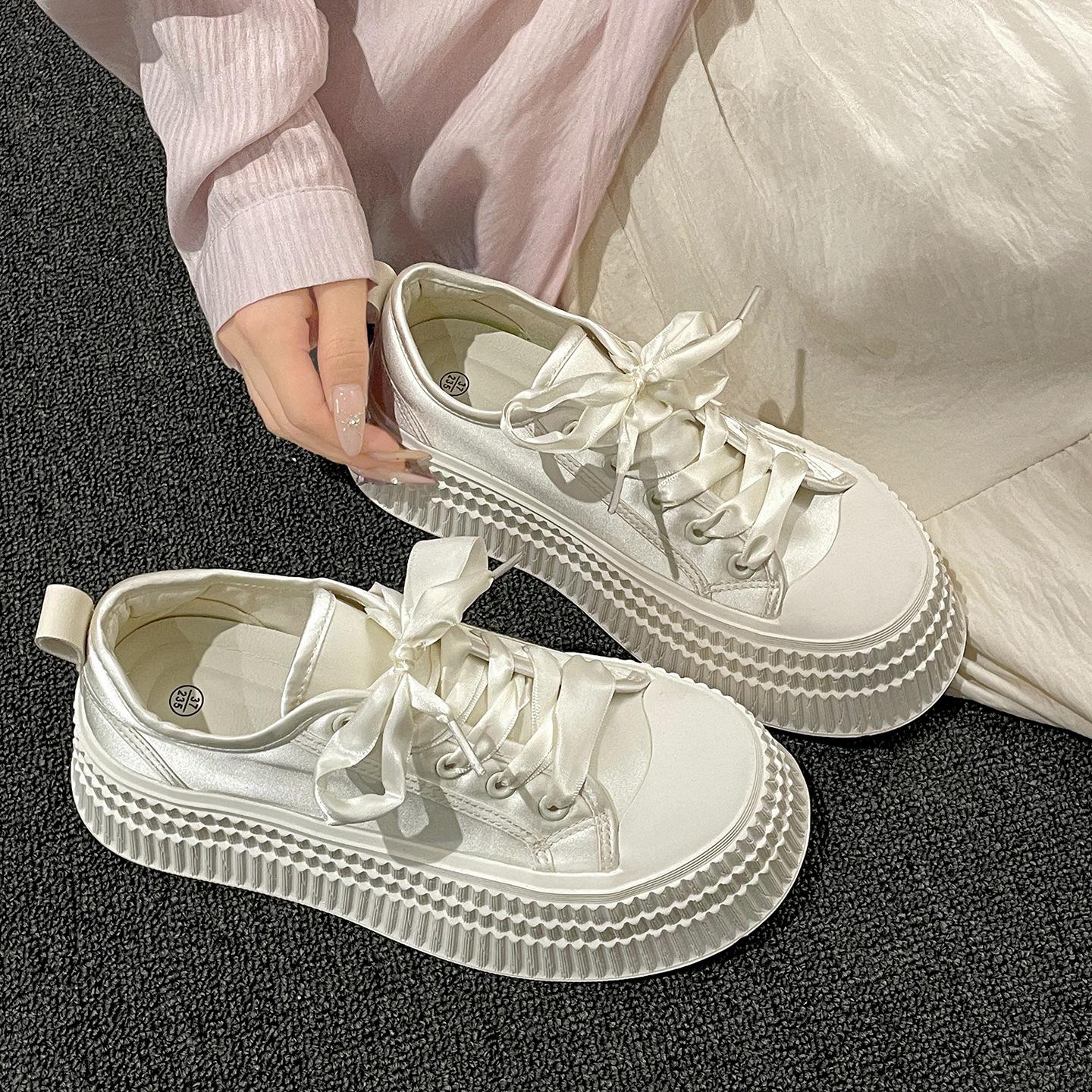 

Queen Fan retro popular thick-soled white shoes women s 2025 new autumn skirt height-increasing versatile board shoes 35 бежевый