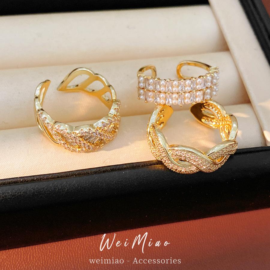 A Niche High-end Palace Style Twisted and Entwined Open Ring