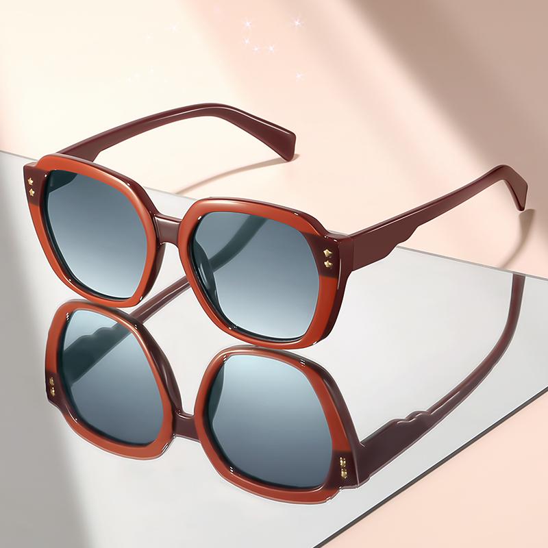 

Fashionable Sunglasses With Contrasting Color Design Large Frame Fashionable Sunglasses That Make The Face Look Slimmer