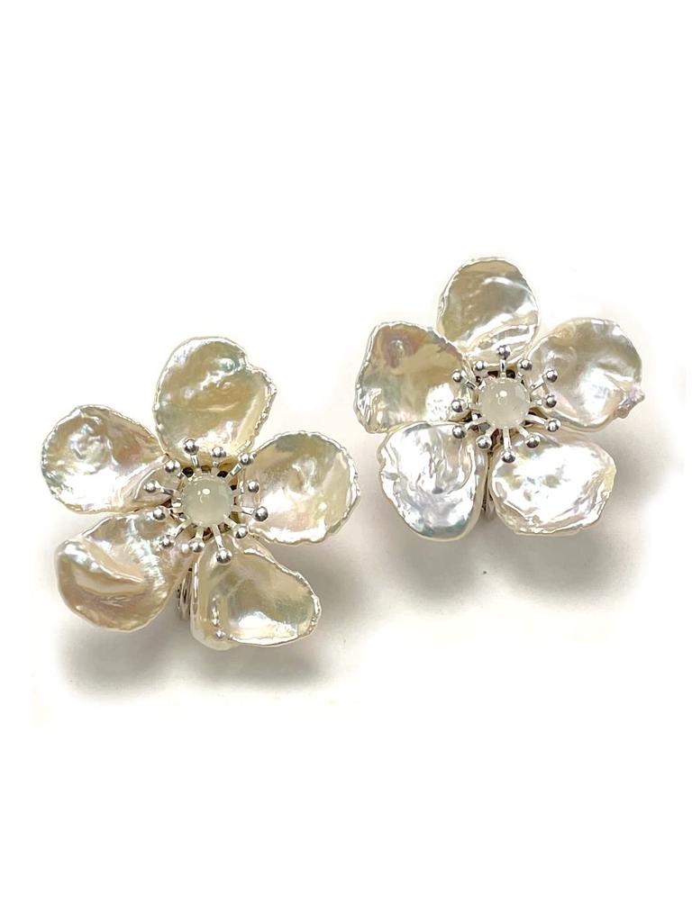 Freshwater Pearl White Flower Moonstone Earrings with Silicone Cover Natural Stone Power Stone A1099 [Cherry]