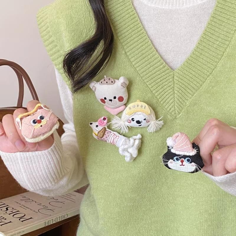 Playful Cartoon Animal Fabric Brooch Soft Textile Pin Fashion Accessory Pin For Casual Outfits And Fashion Styles