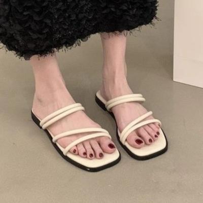 Heiß verkaufende 2025 Sommer Sandale mit dünnen Riemen, flach, schmaler Einzelriemen, Strand-Flip-Flops, lässig-schick, Outdoor-Slipper zum Reinschlüpfen für Outfit, einfarbig