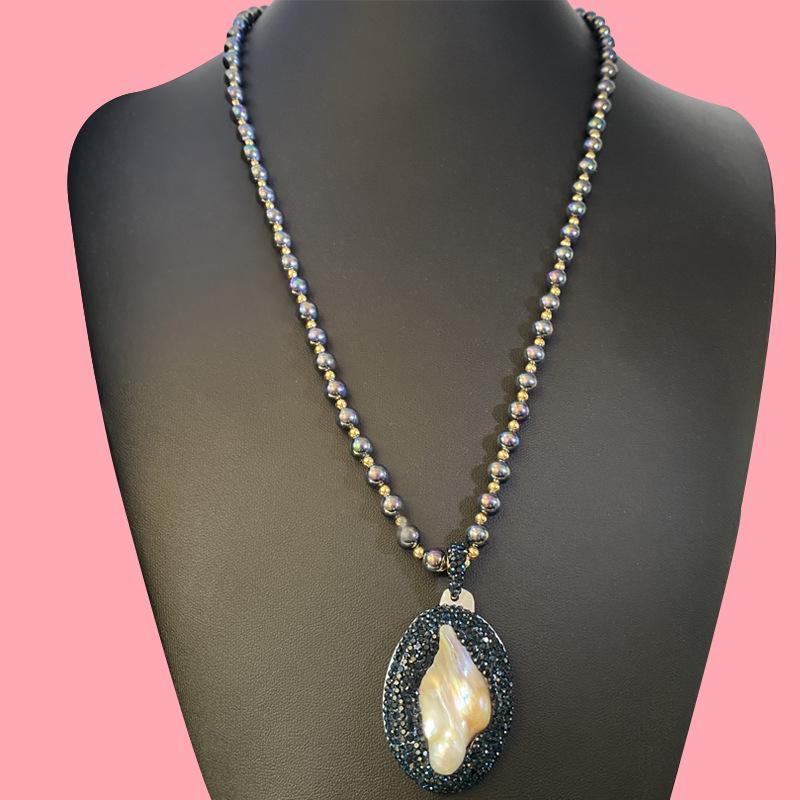 Handmade Baroque Pearl Necklace with Shell Bead Pendant Niche Design