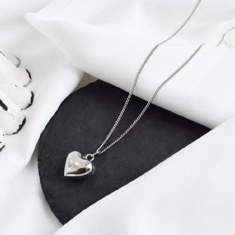 Stylish Metal Heart Pendant Necklace Multifuntional Jewelry Metal Texture Suitable for Everyday Wear and Parties