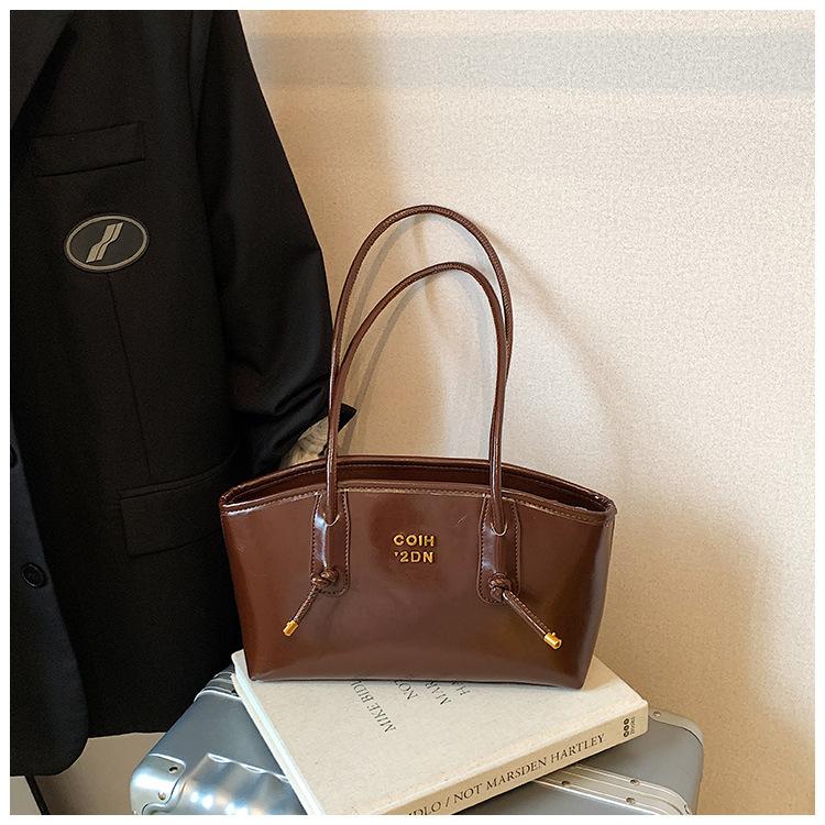 Large-capacity retro bag women's autumn and winter versatile 2025 new simple shoulder bag casual work commuter tote bag