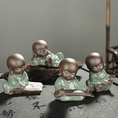 F Yaratıcı Butik Gülen Buda Çay Evcil Hayvanı Seramik Çılgın Keşiş Süsleri Kung Fu Figürleri & Mini Ev Mobilyası ofis Dekorasyonu