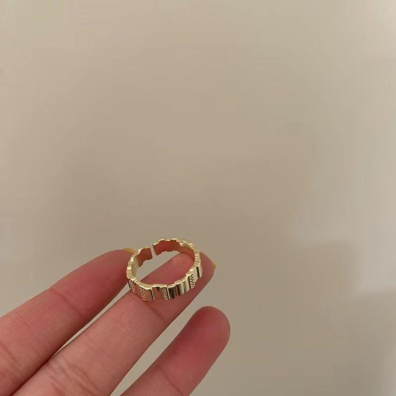 Elegant White Mother-of-Pearl Double-Layer Women's Ring with Open Design