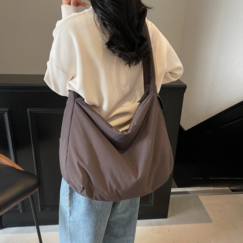 Simple and large-capacity bag Women's messenger bag New lazy style shoulder bag Casual tote bag
