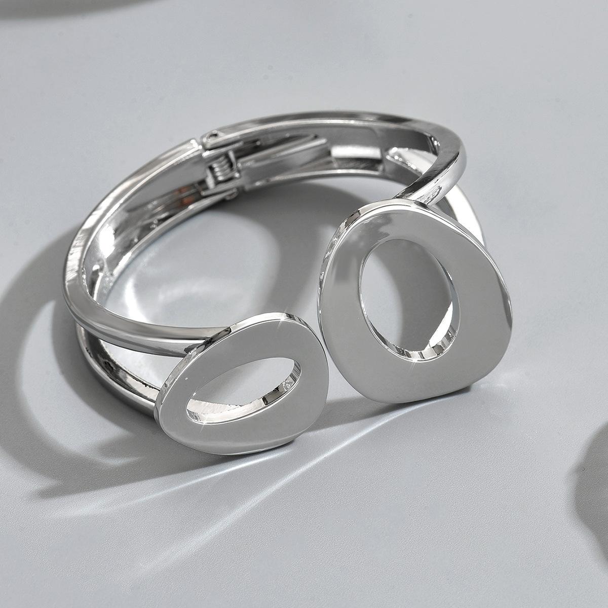 

Комплект украшений Геометрический Преувеличенный Дизайн Металл Гладкий Браслет Кольцо Набор Универсальный SL7817-2