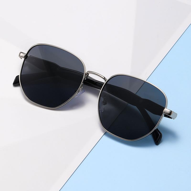 New Sunglasses -  Lens - Men's and Women's Metal Fashion Glasses 2415