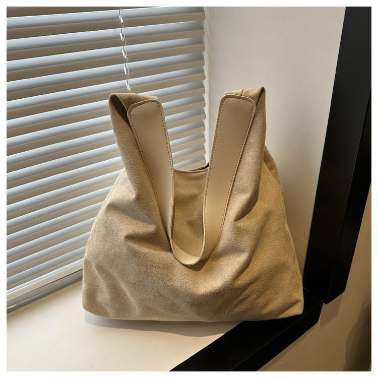 Elegant Large Capacity Nylon Shoulder Bag For Women With Trendy Street Style And Magnetic Closure