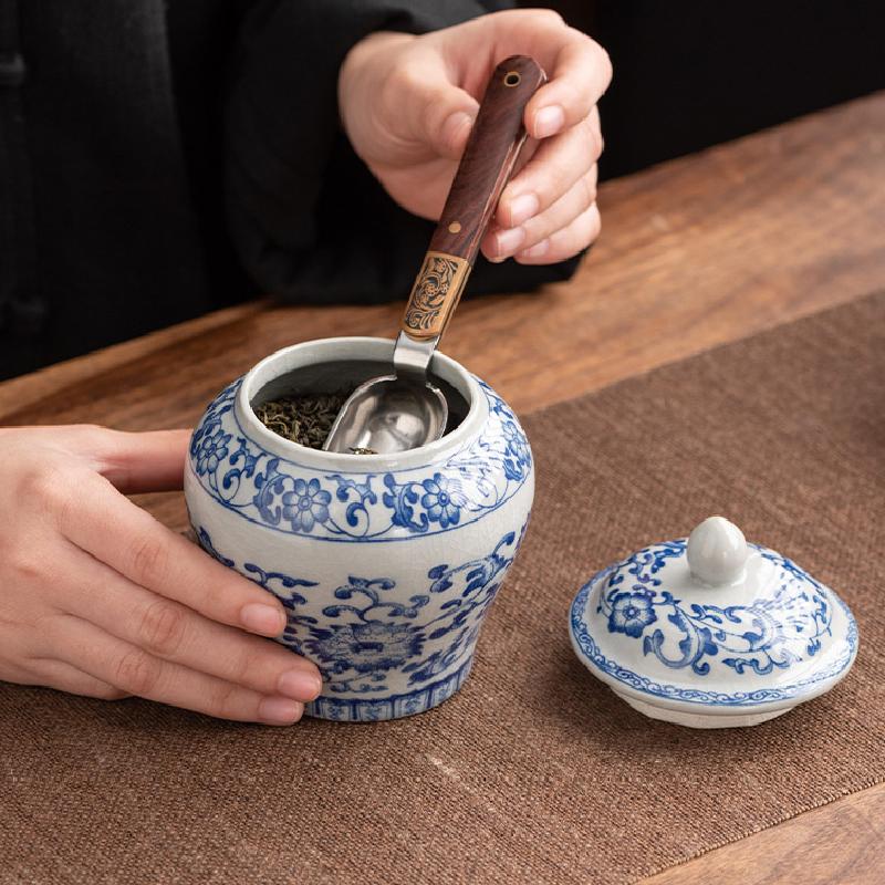 Blue and White Porcelain Tea Jar Ceramic Jar with Lid Candy Sealed Box Retro Ice Cracked Glaze Tea Storage Jar Storage Container