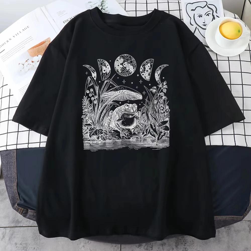 2025 Cute Cottagecore Aesthetic Frog Mushroom Moon Witchy Men Tee Clothing Vintage Casual Oversize Cotton T-Shirts Creative Mans