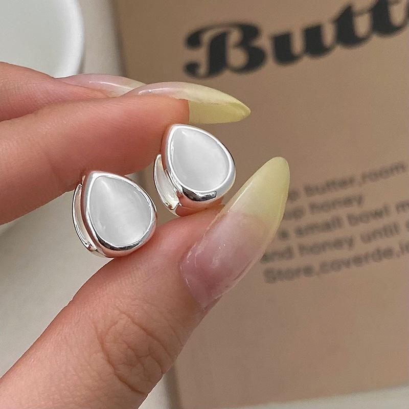 

Minimalist design INS ice-through opal water drop stud earrings, ear buckles, exquisite and versatile double-sided wearing earrings temperament белый