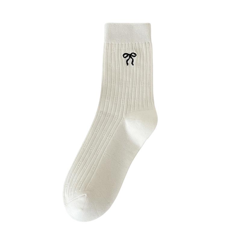 Girls' Mid-Calf Seamless Cotton Socks with Butterfly Embroidery - Wear-Resistant, Anti-Pilling, for Spring and Autumn