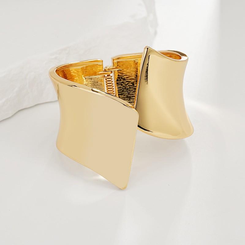 Interlocking Ring Open Bangle - European & American Light Luxury Design for Women