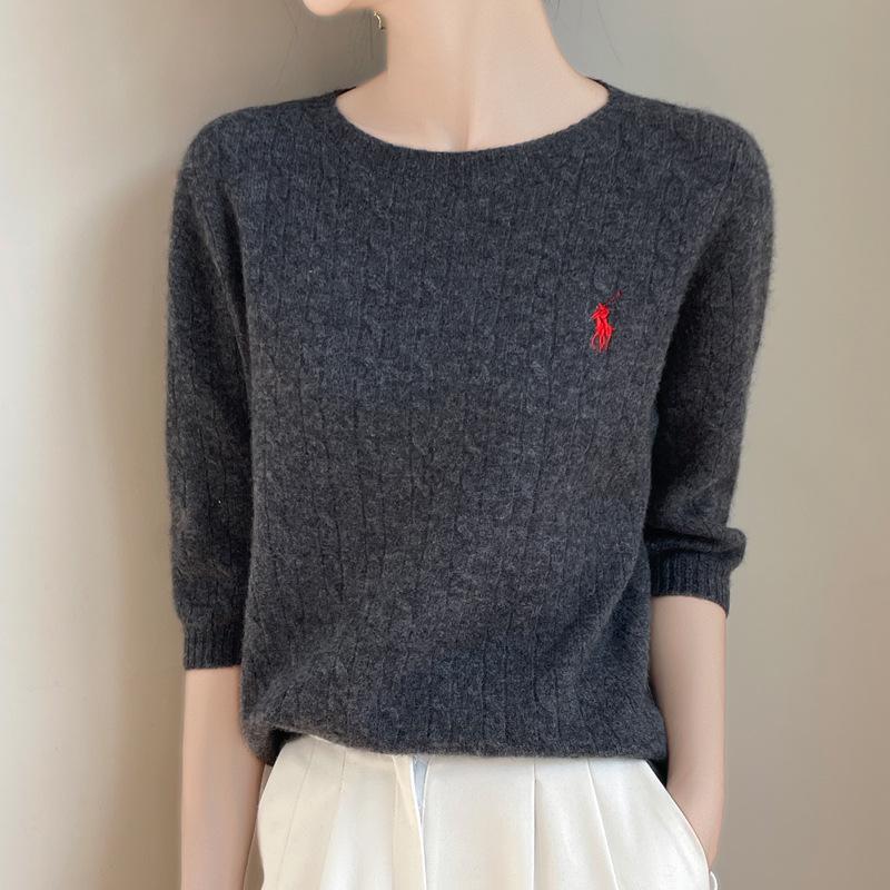 

Classic Women s Cable Knit Sweater - Autumn Round Neck with Slimming Five-Sleeve Design L