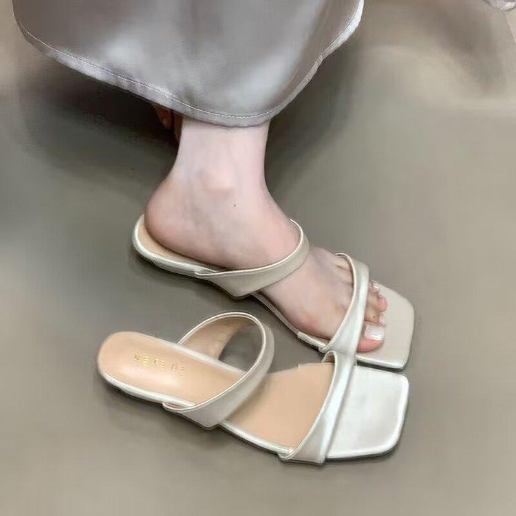 

Open-toed cool slippers women s 2025 summer new sexy square head one-word drag summer wear commuter casual slippers 40 абрикосовий