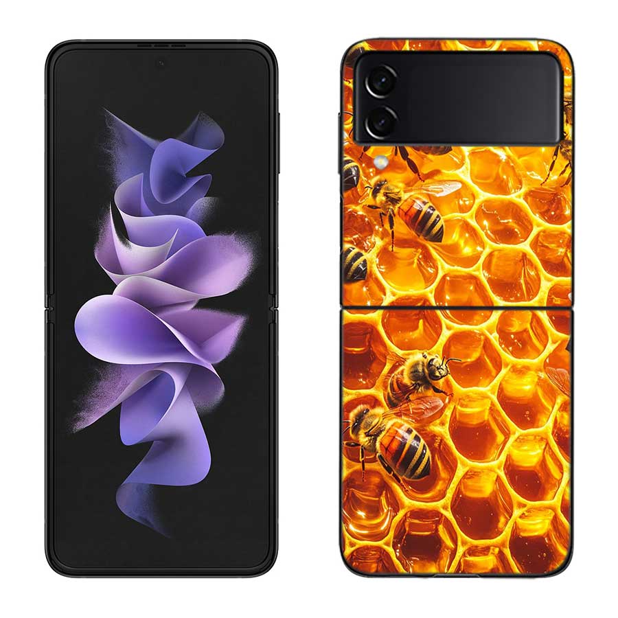 Bees and Honey in the Honeycomb Phone Case For Samsung Z Flip 7 6 5G Galaxy Z Flip 5 4 3 Black Hard Cell Cover Luxury PC Shell
