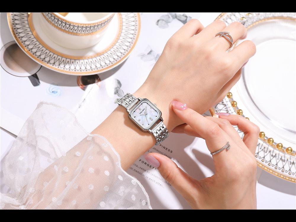 Elegante Damen-Quarzuhr mit quadratischem Zifferblatt und Diamant-Akzenten in Roségold