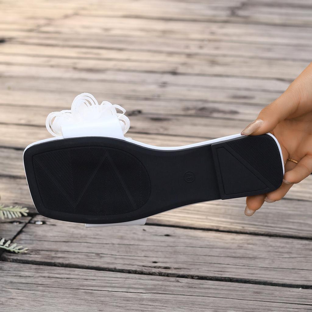 Summer New Slippers for Women Wearing Fashionable and Versatile Floral Flat Bottomed Solid Color Beach Slippers