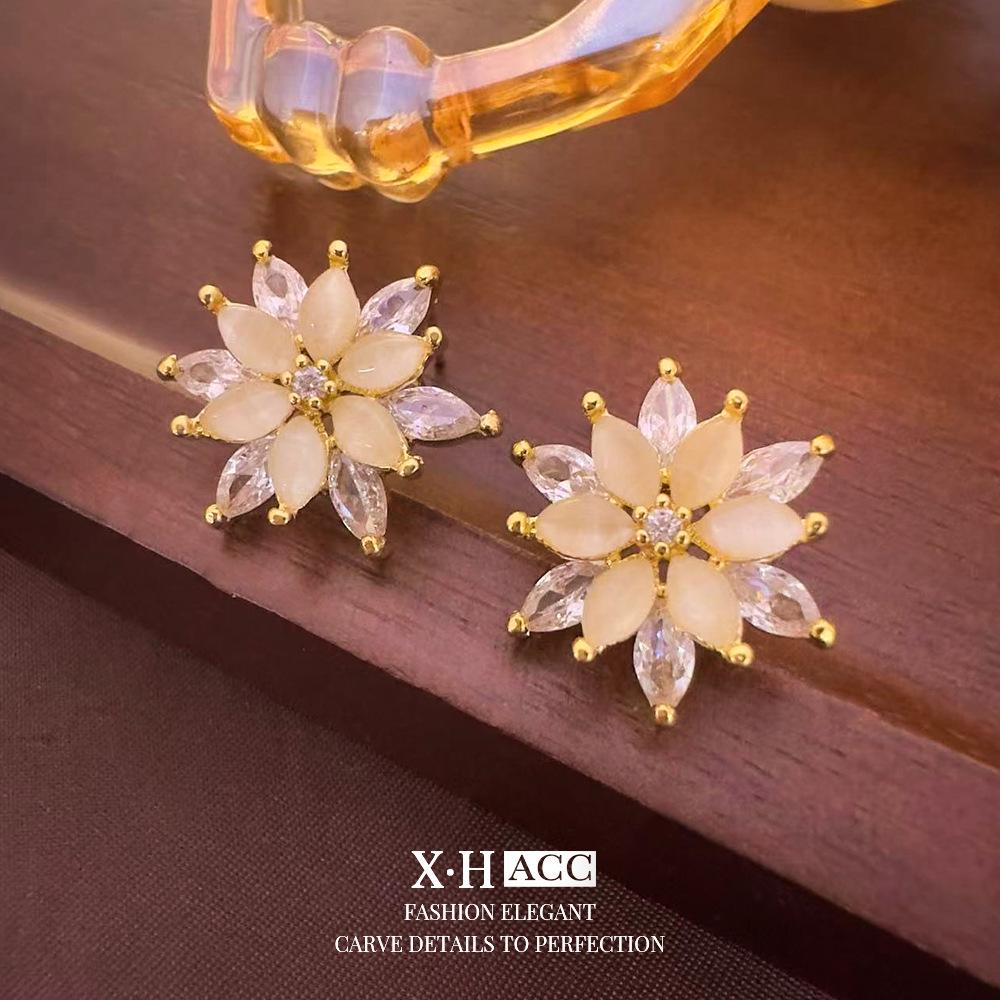 Silberne Nadel Katzenaugenstein Blume Ohrringe - Elegantes, vielseitiges Modeaccessoire für Frauen
