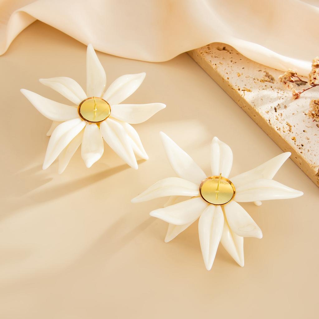 Exaggerated Acrylic Red Three-dimensional Large Flower Earrings Suitable for Seaside, Vacation, Travel Sweet Style Vacation Petal Earrings