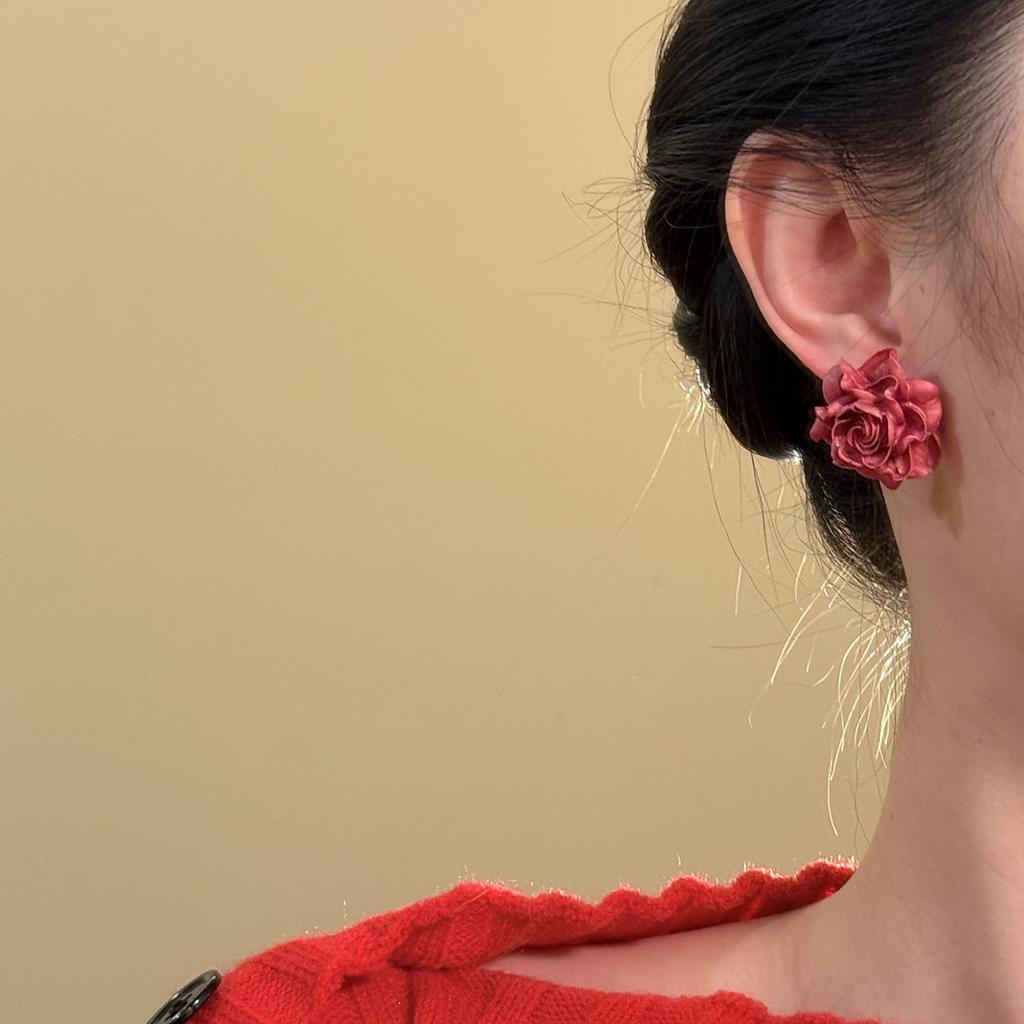 Silver needle resin simple and versatile flower stud earrings new Mori design earrings niche high-end earrings