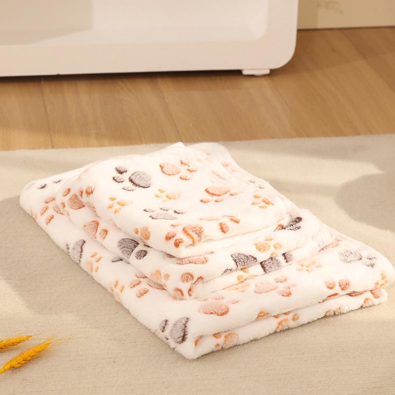 

High Quality Soft Fluffy Pet Blanket Cute Dog Cat Paw Print Coral Fleece Blankets Pet Mat Warm and Comfortable Thermal Pad S