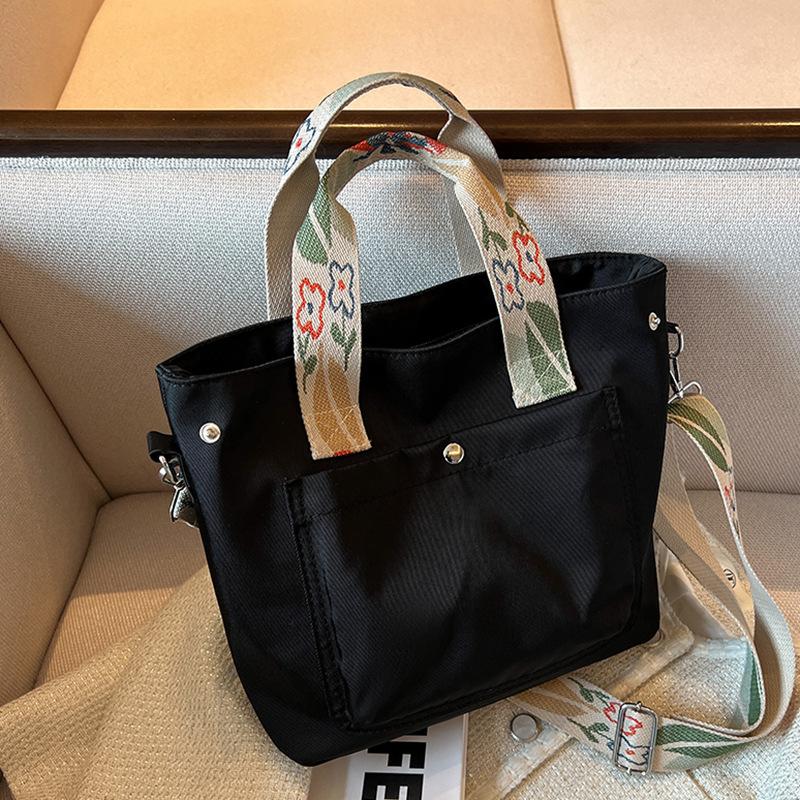 

Сумка женская сумка-тоут большой емкости весна-лето кроссбоди 2024 новая универсальная нейлоновая сумка Ins портативная дорожная сумка чёрный