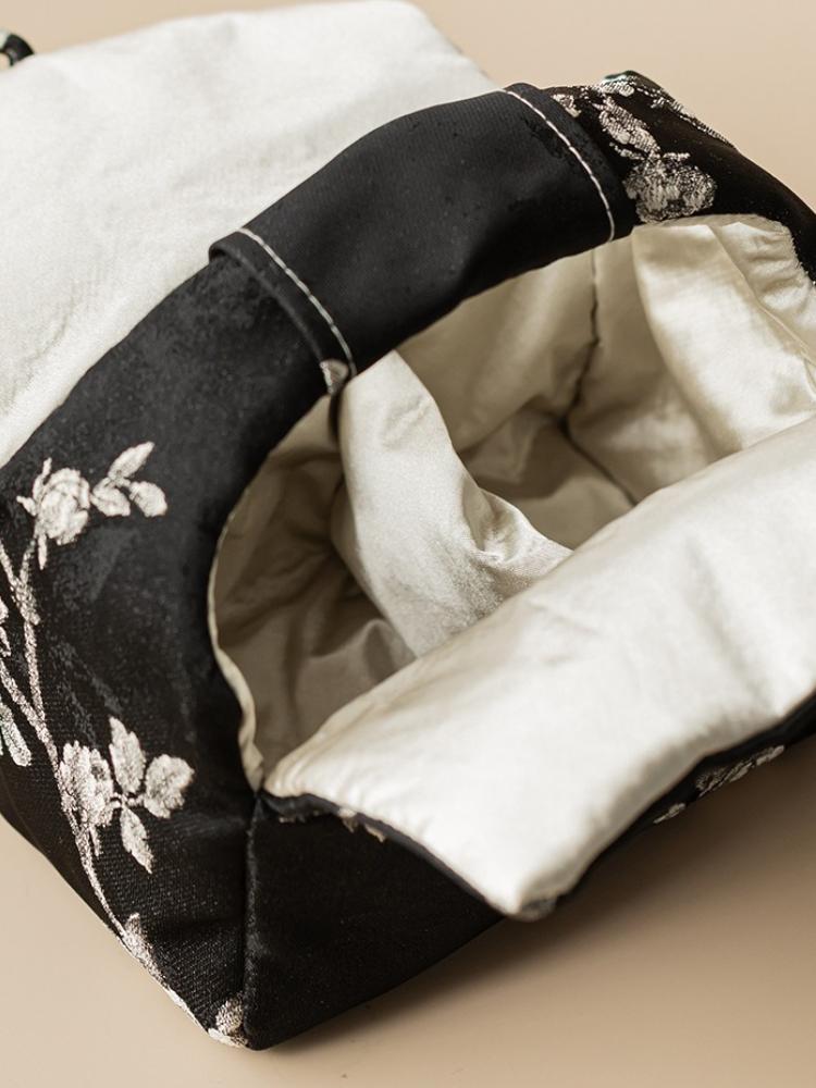 Brocade Plum Blossom Embroidery Tea Cozies Traditional Tea Cozy for Teapot Portable Bag Travel Storage Bags Drinkware Teaware