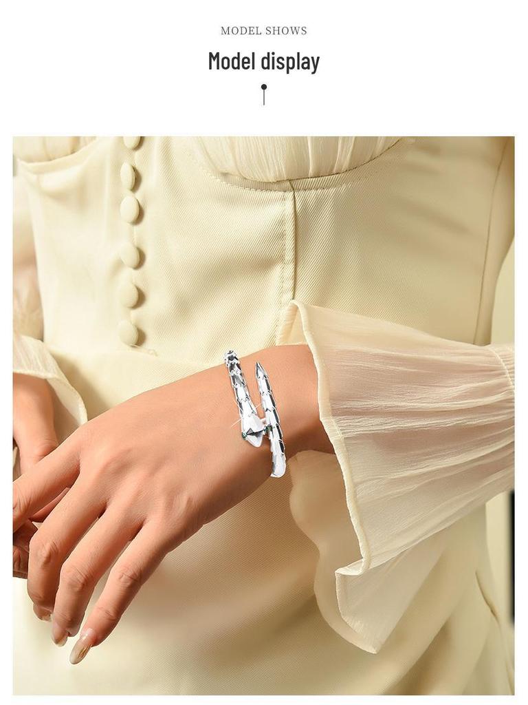 Goldene Schuppen Schlangenform Offener Federarmreif - Damen Trendiger High-End Armreif