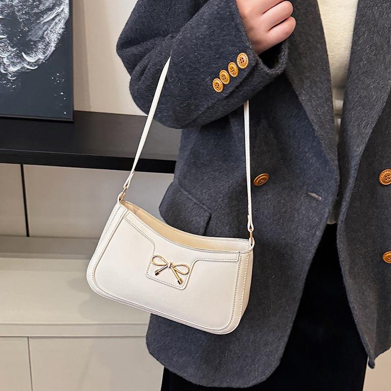 French niche design bag women's 2025 new autumn and winter high-end texture Hong Kong style retro versatile shoulder armpit bag