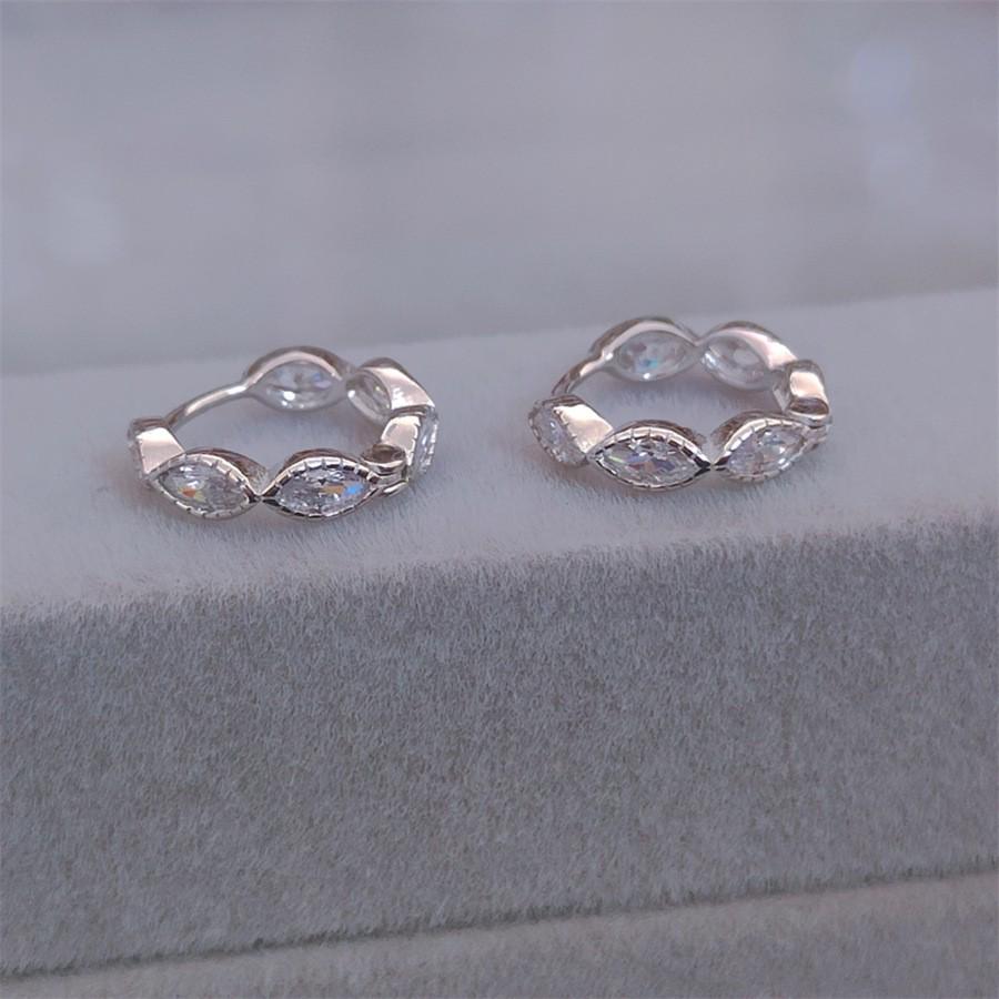 Minimalist Horse Eye Cubic Zirconia Geometric Ear Cuff with Rhinestone Inlay