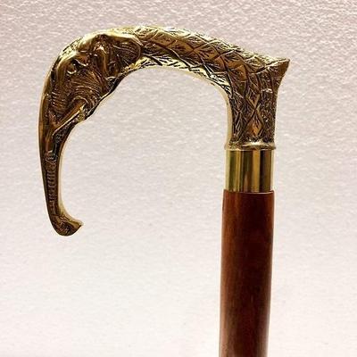 Bâton de marche torsadé en bois brun avec manche en éléphant en laiton brillant fait à la main