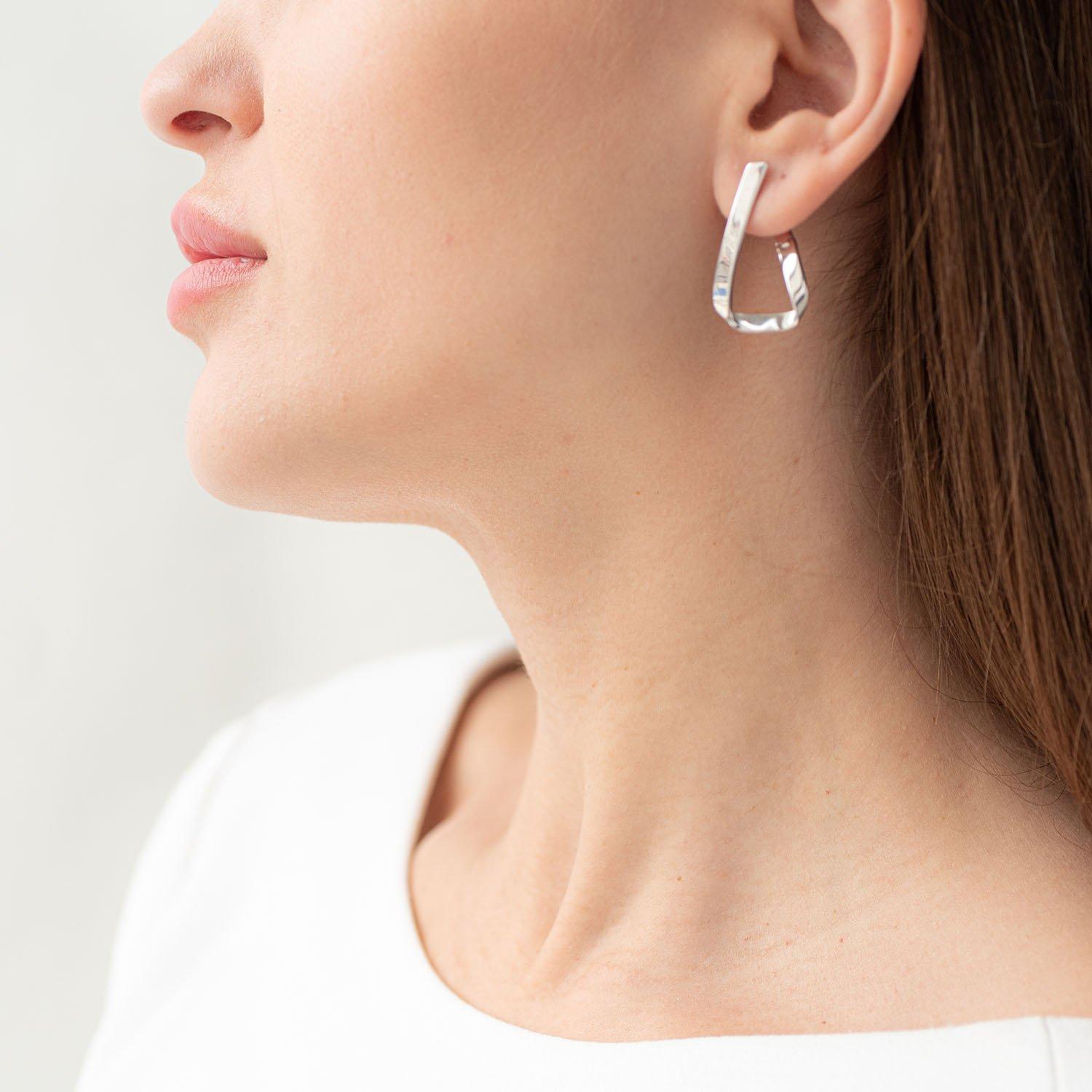 

Срібні сережки з фіанітами Oniks 1.8 x 3.0 cm срібний