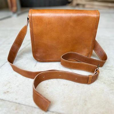 Handgefertigte Premium Leder Klappen Umhängetasche Unisex Messenger Bag.